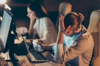 雙變換在線式UPS電源在市電供電正常時和出現故障時的表現